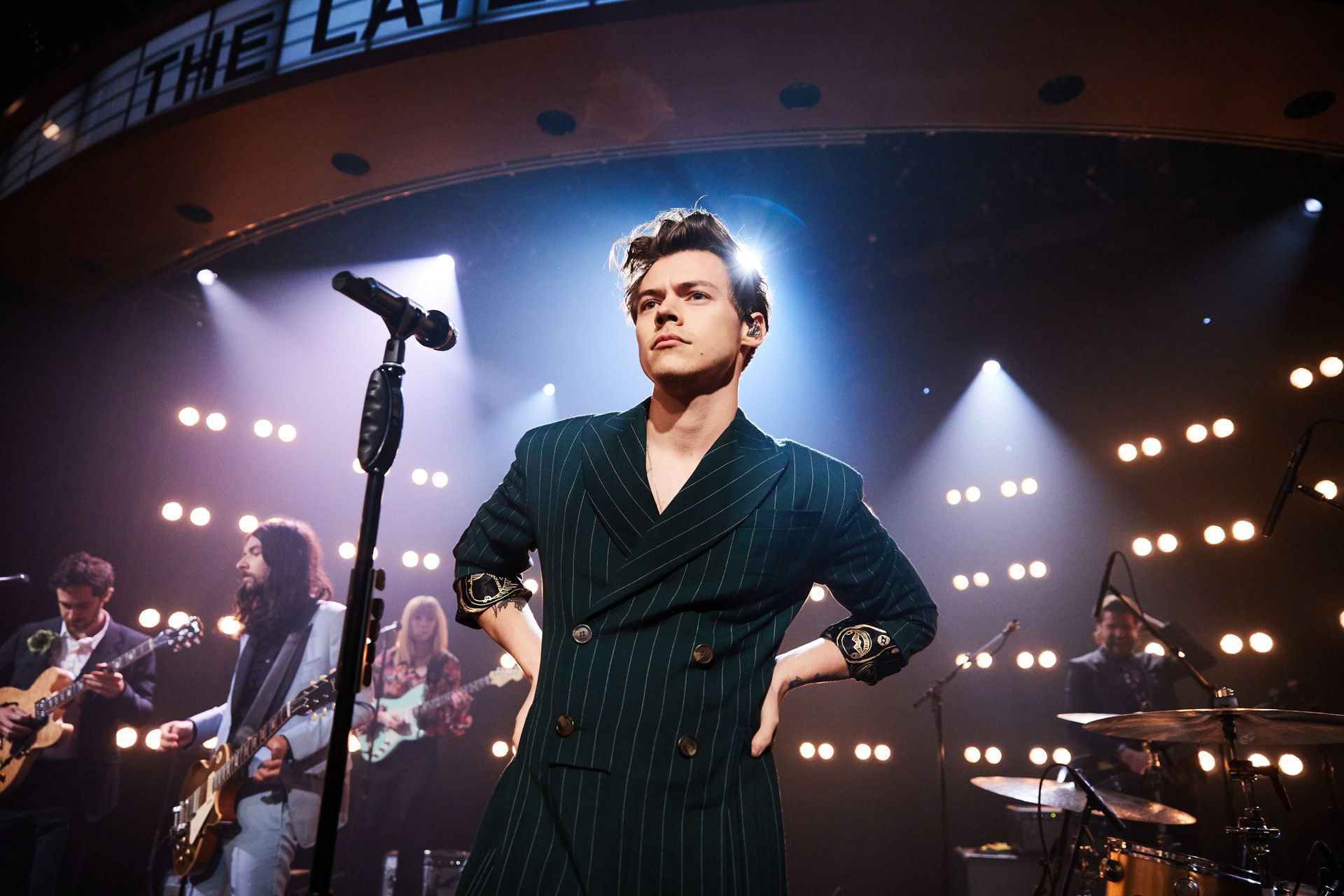 Nine reasons Harry Styles is the best-dressed man in the world right now - GQ.com